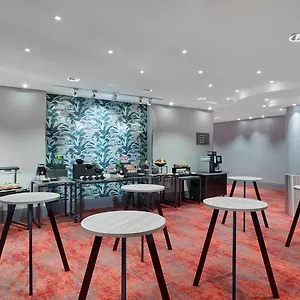 - Centre Hotel